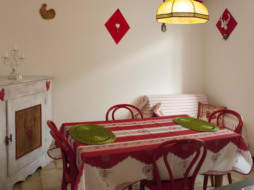 Appartamenti Le Mongolfiere Malè Zimmer foto