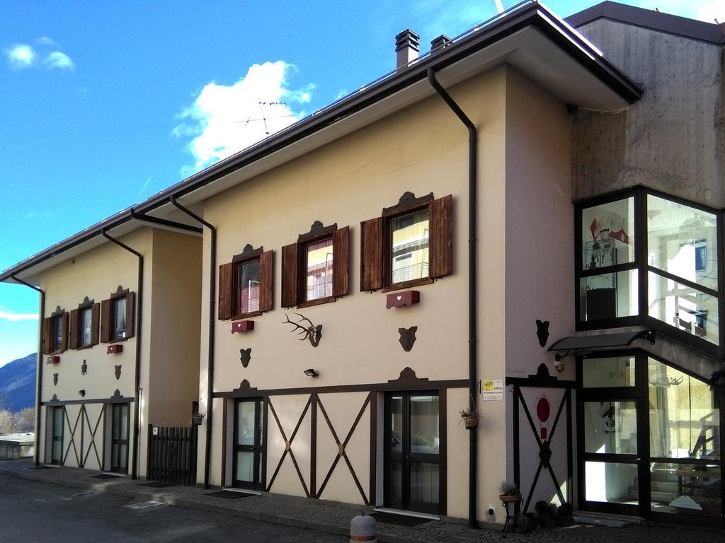 Appartamenti Le Mongolfiere Malè Exterior foto