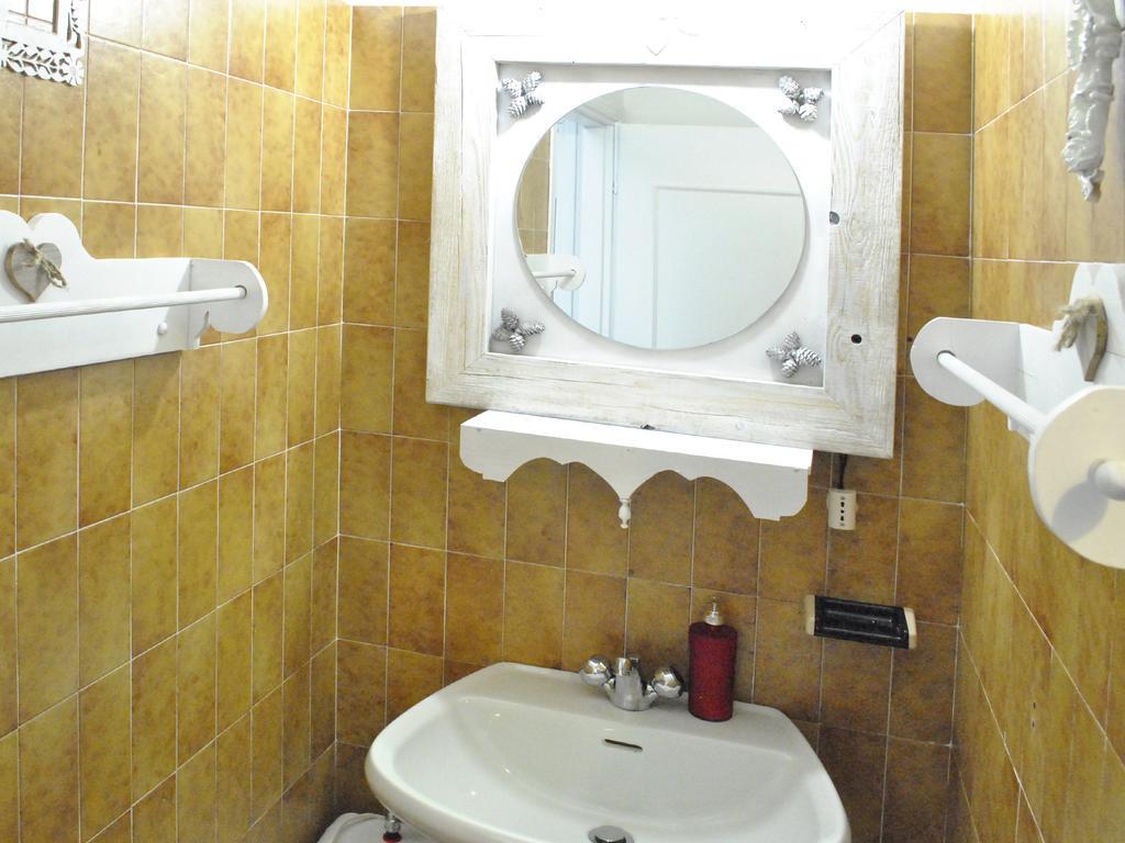 Appartamenti Le Mongolfiere Malè Zimmer foto