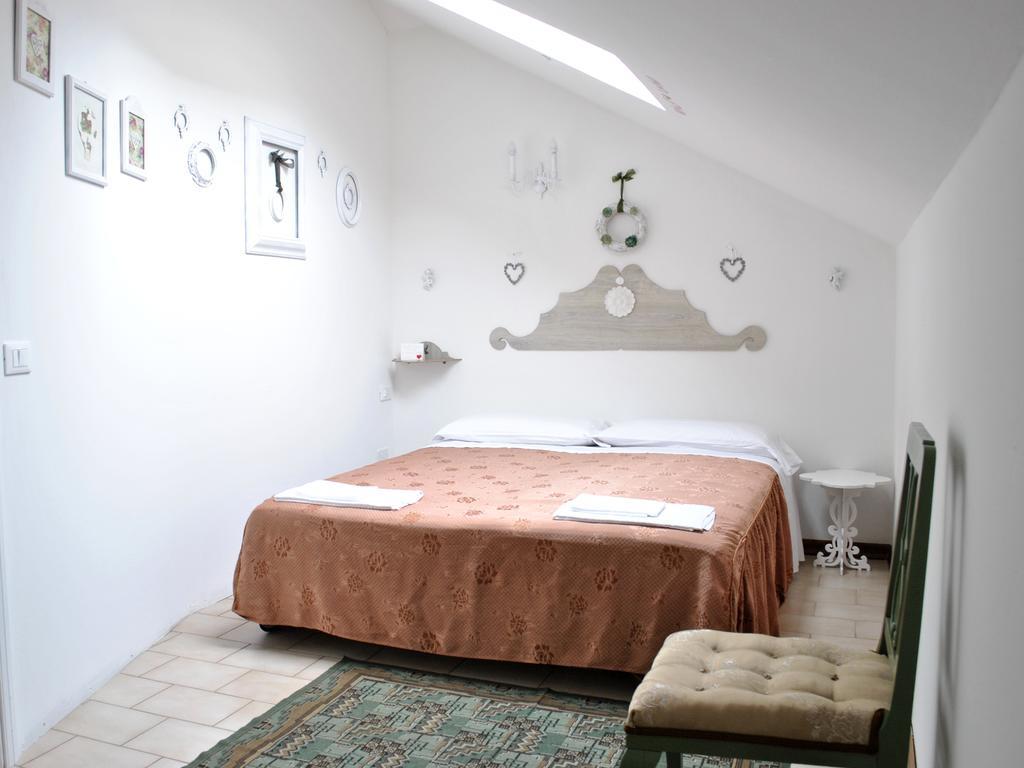 Appartamenti Le Mongolfiere Malè Zimmer foto