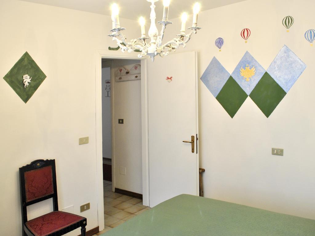 Appartamenti Le Mongolfiere Malè Zimmer foto